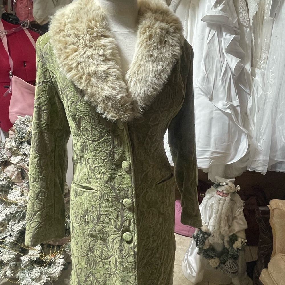 Atmosphere textured green coat